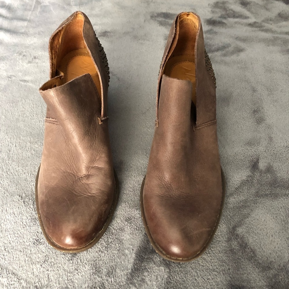 Naya brown distressed leather bootie sz 7.5